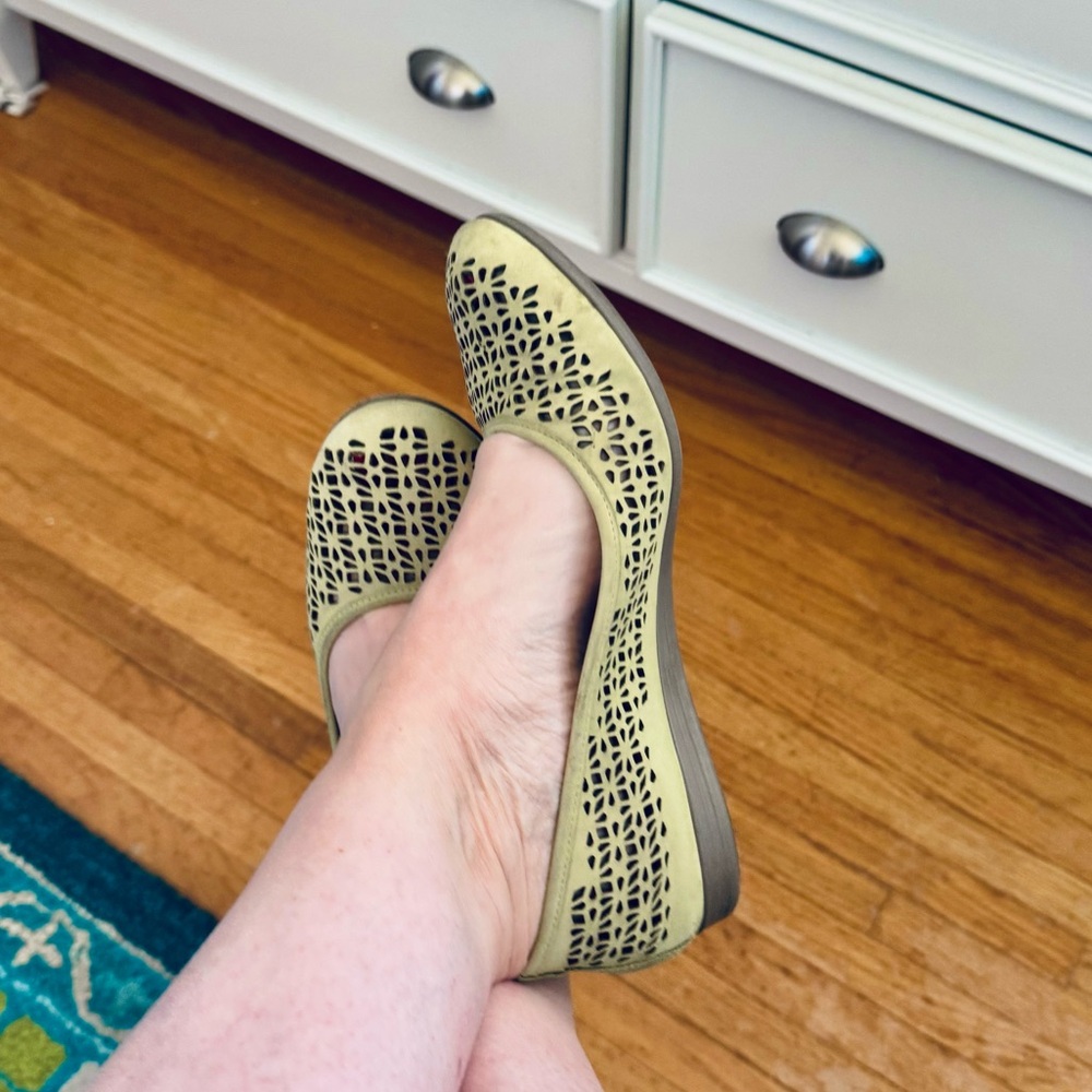 ECCO Women's Olive Cutout Flats Size 8